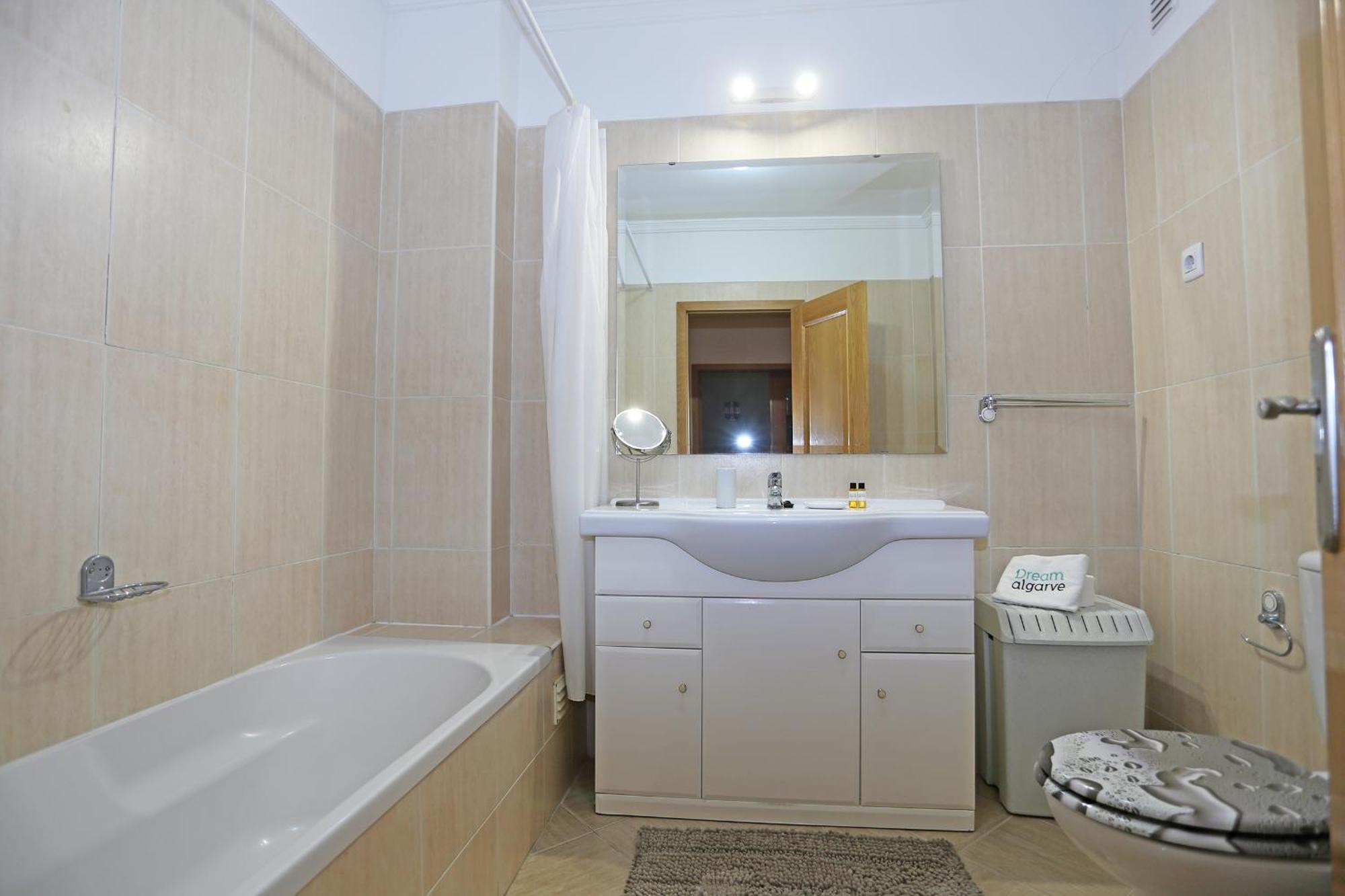 A32 - Lancemar Flat In Apartment